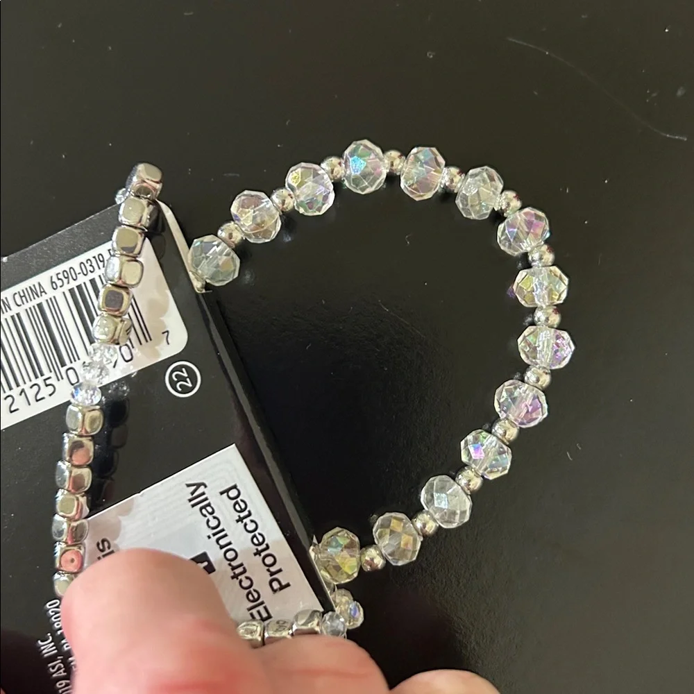 6 Piece Jewelry & Accessory Bundle - Ring Necklace Bracelets Earrings Hair Clip - Picture 8 of 16